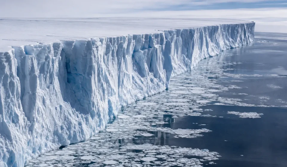 Beyond the Ice Wall : Antarctica